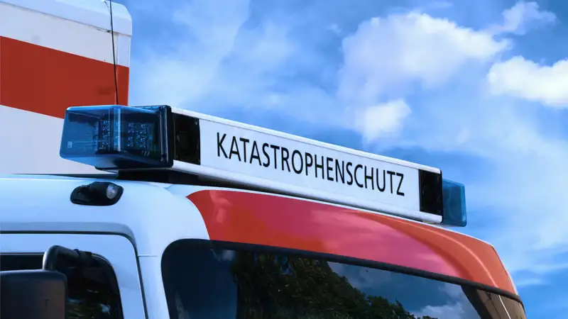 Dach eines Rettungswagens mit der Aufschrift "Katastrophenschutz"
